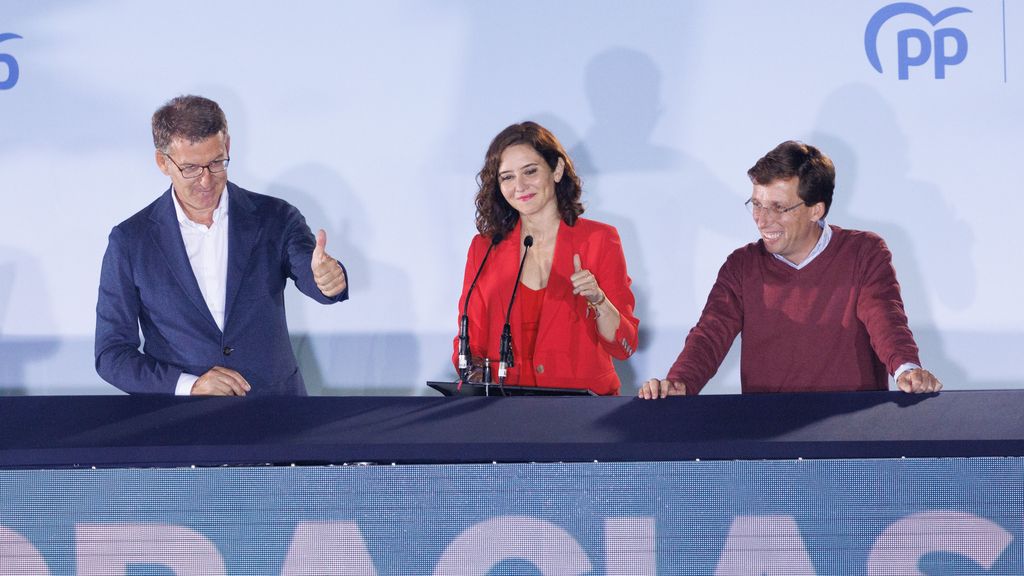 l líder del Partido Popular, Alberto Núñez Feijóo; la presidenta de la Comunidad de Madrid y candidata a la reelección, Isabel Díaz Ayuso, y el alcalde de Madrid y candidato a la reelección, José Luis Martínez-Almeida