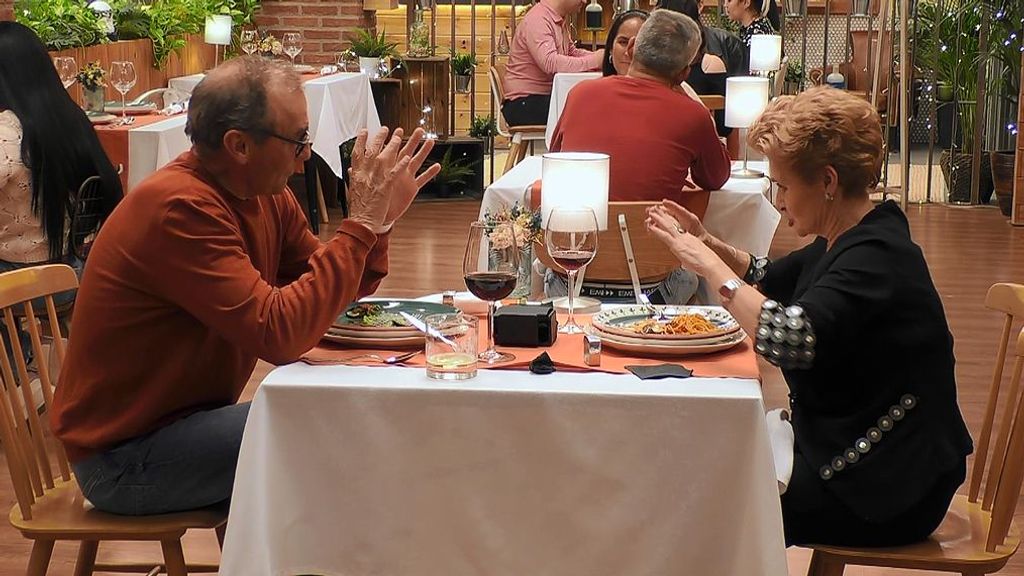 Mayte y Vicente durante su cita en 'First Dates'