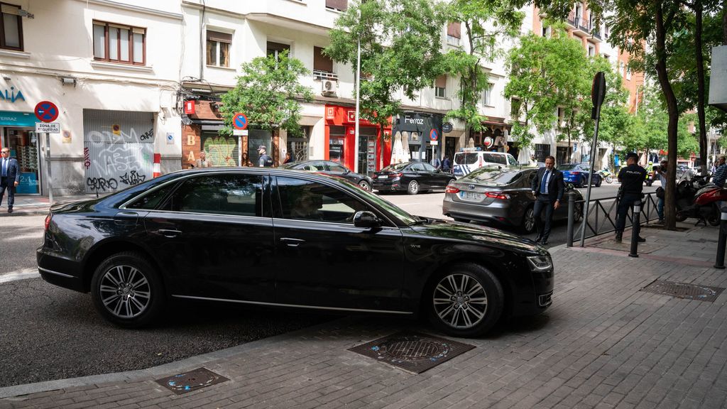 Sánchez llega a la Ejecutiva del PSOE en la calle Ferraz