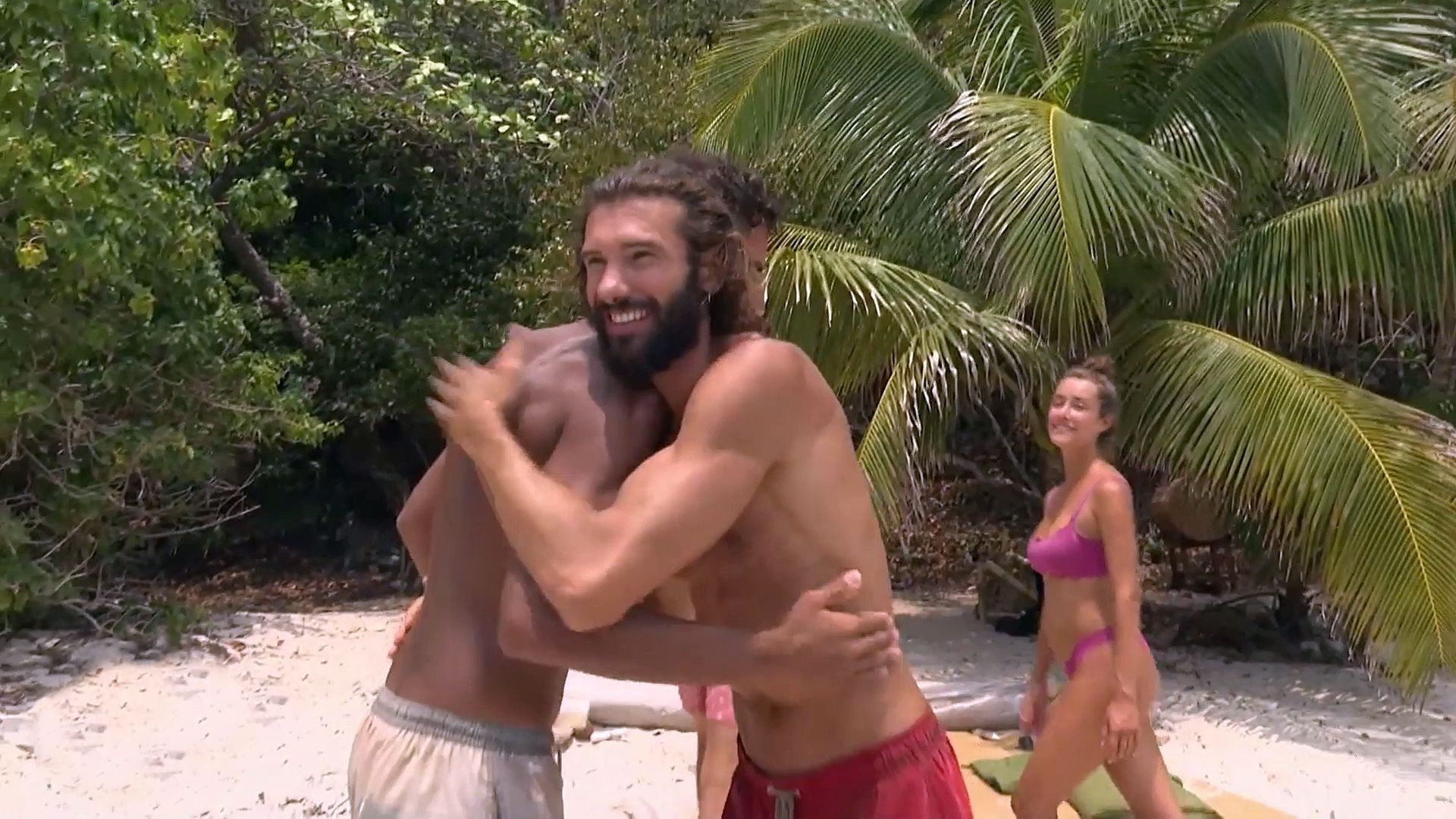 Artur y Asraf se felicitan por haber ganado la recompensa