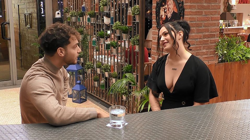 Christian y Elena durante su cita en 'First Dates'