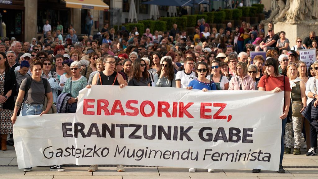 Concentración en Vitoria contra la violencia machista tras el asesinato de Maialen presuntamente a manos de su pareja