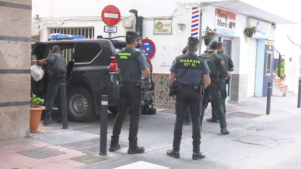El atrincherado en Mijas (Málaga) se entrega tras disparar en el pie a un Guardia Civil