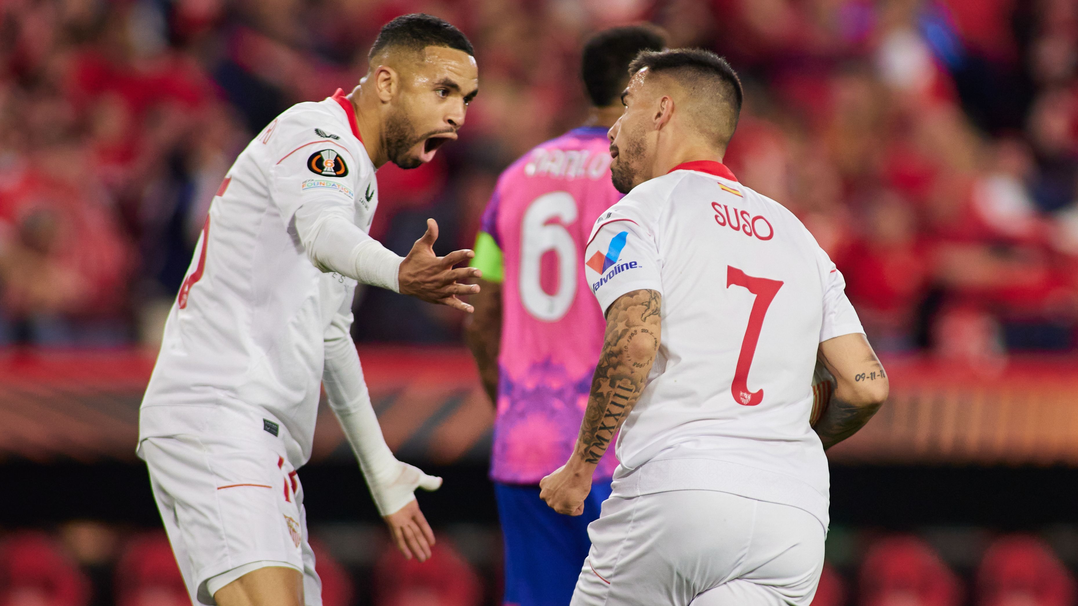 En-Nesyri y Suso en un partido del Sevilla en Europa League