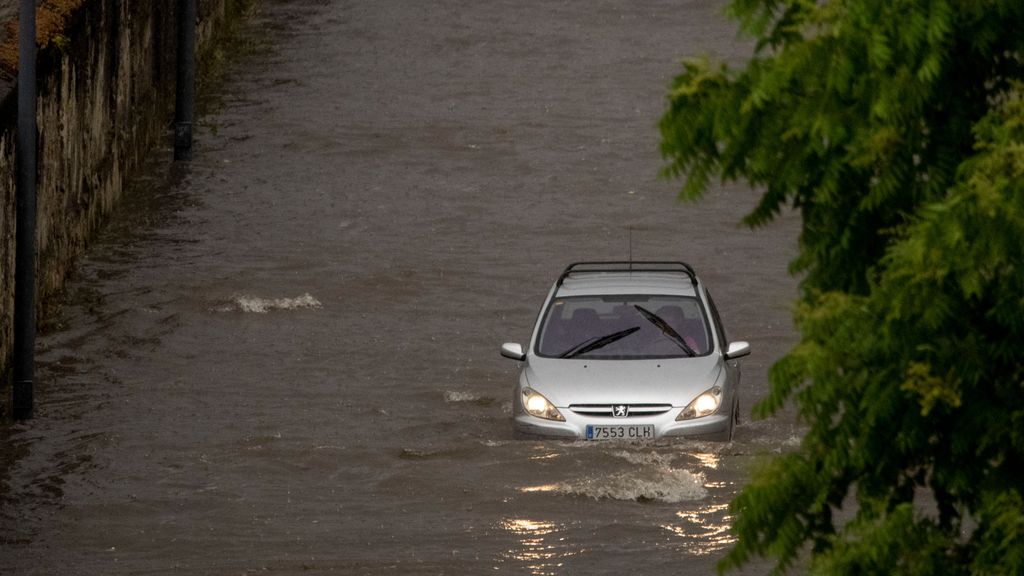 El temporal de lluvias causa inundaciones y apagones en Alicante y Ourense
