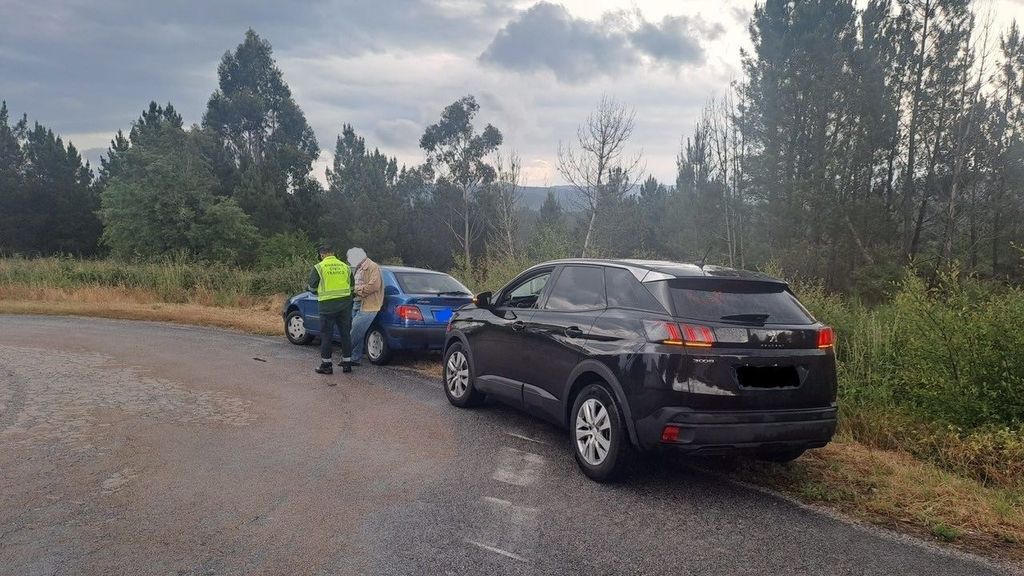 La Guardia Civil retira el coche a un hombre sin carné que conducía hasta la cárcel para realizar trabajos comunitarios en Orense