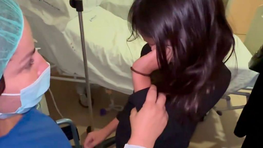 La nieta de Raquel Salazar se derrumba y rompe a llorar al verla ingresada en el hospital