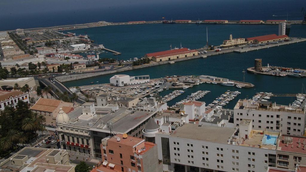 Archivo - Vista aérea del Puerto de Ceuta