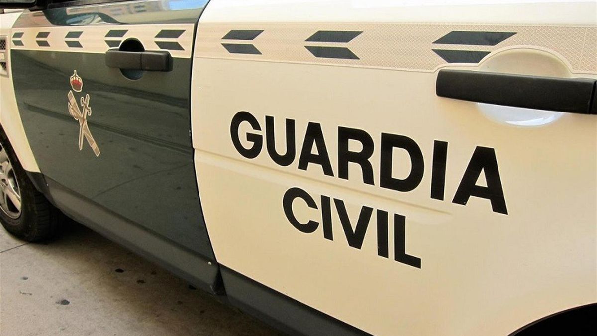 Archivo - Una imagen de archivo de un vehículo de la Guardia Civil