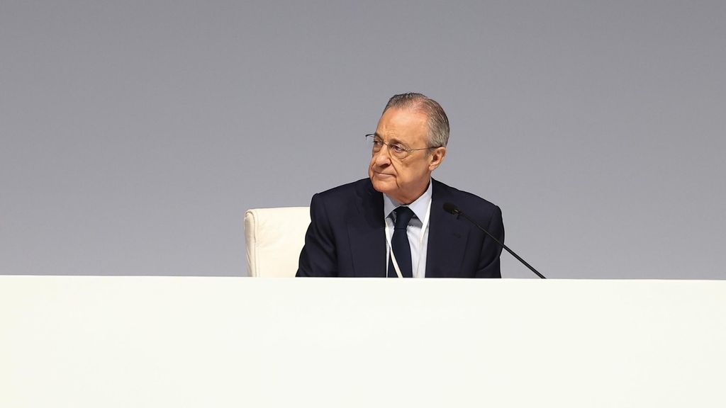 Archivo - El presidente del Real Madrid, Florentino Pérez, durante una asamblea del club