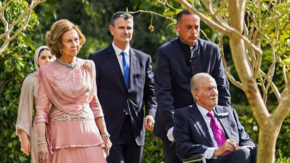 El rey Juan Carlos, en silla de ruedas