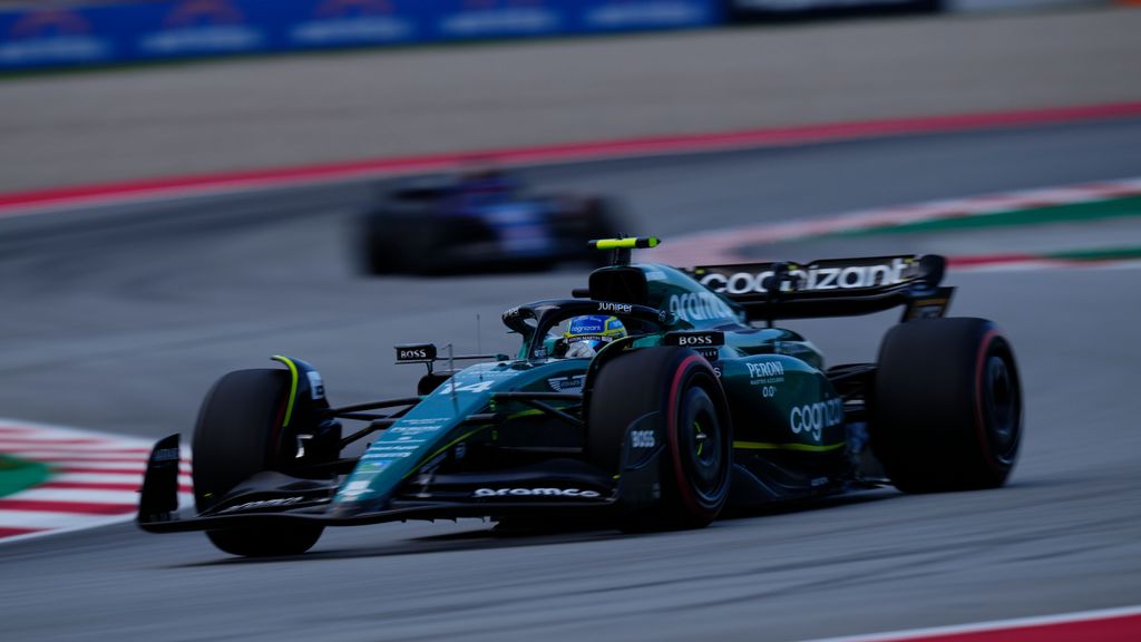 Fernando Alonso, segundo, se acerca a Verstappen en los libres y aviva el sueño de la 33