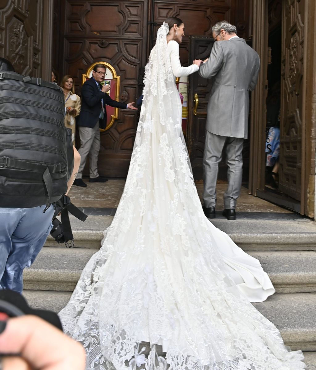 Marta Álamo con su padre y padrino de la boda
