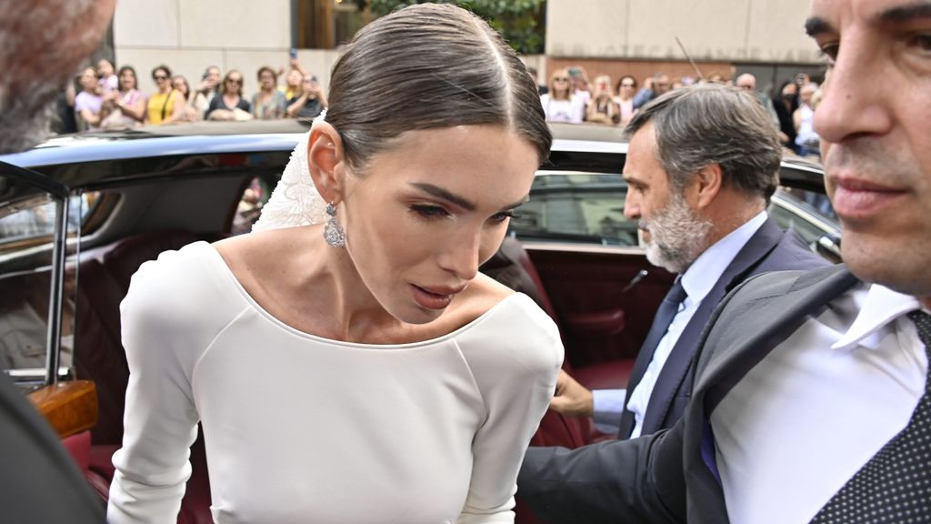 Marta Álamo, saliendo del coche