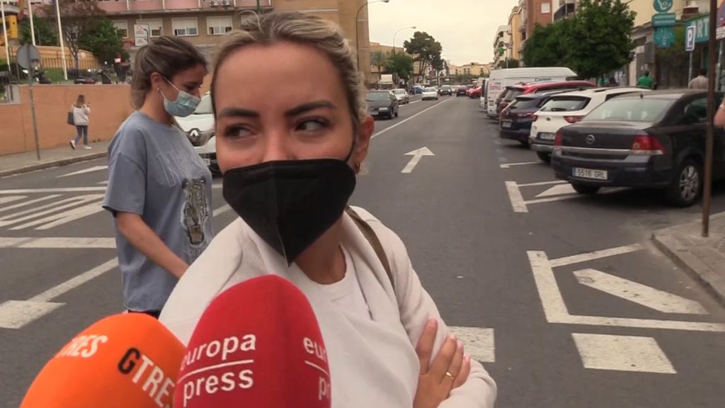 Alba Silva da a las puertas del hospital el parte médico de Sergio Rico