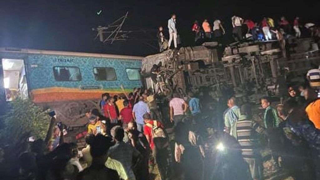 Colisión múltiple de trenes en Odisha, India