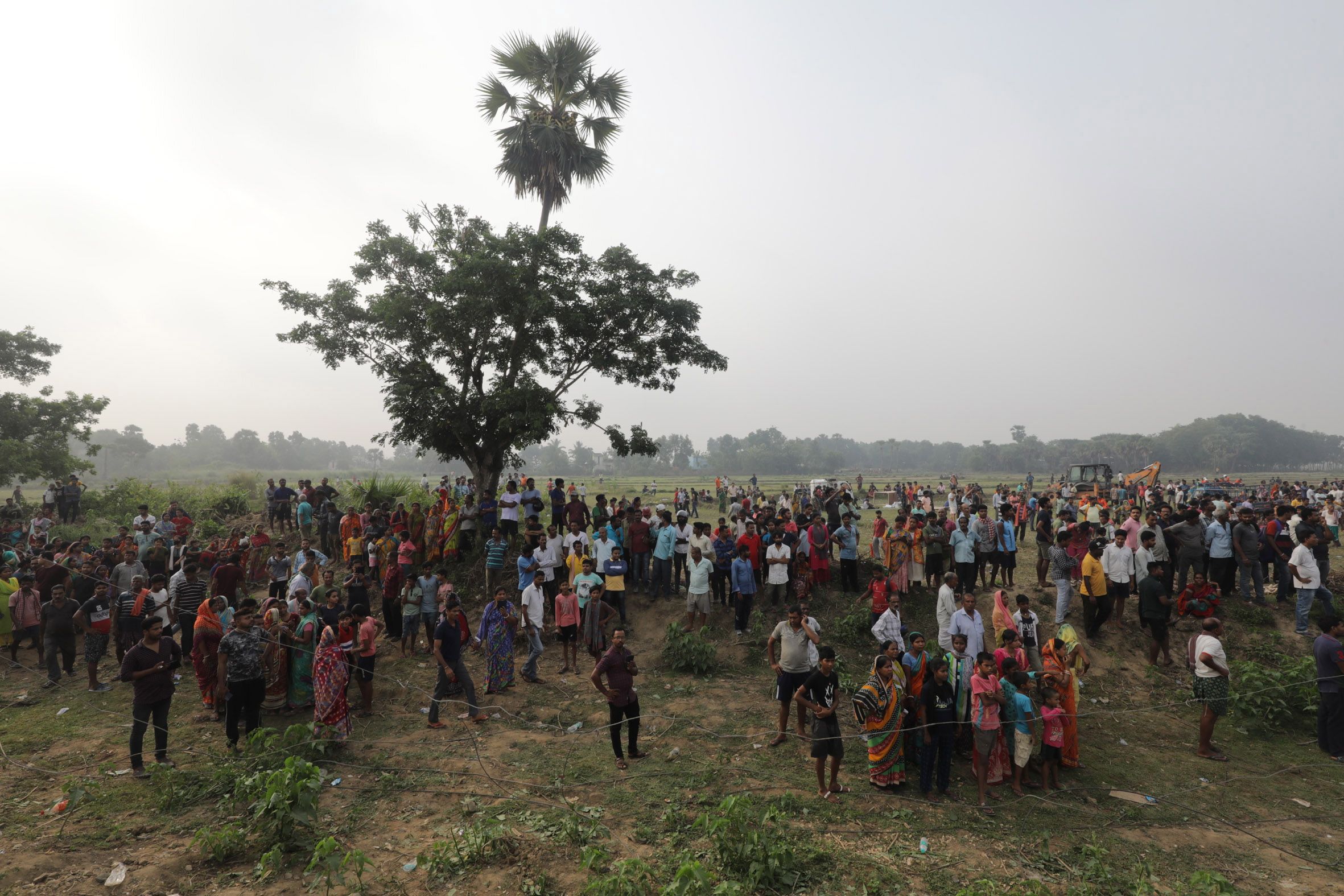 El choque múltiple de trenes en la India, en imágenes