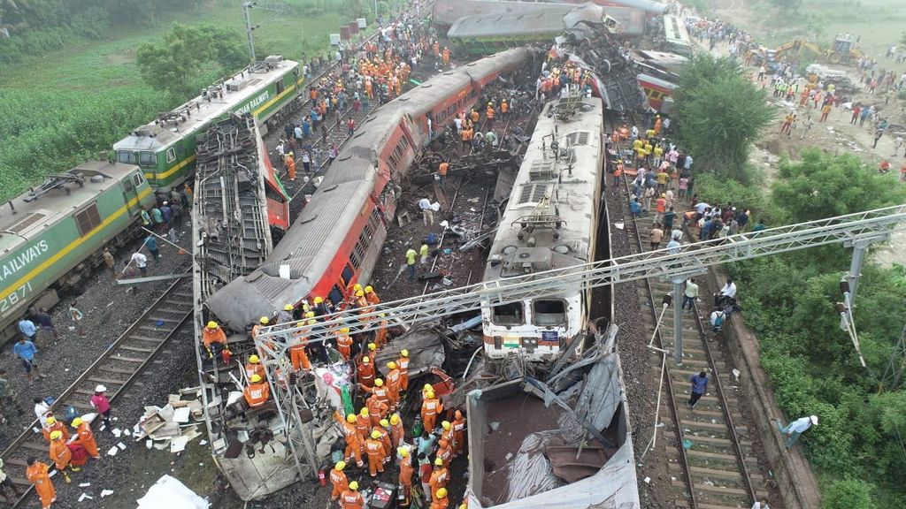 Elevan a 288 el número de muertos y a 900 heridos por el accidente múltiple de trenes en Odisha, India