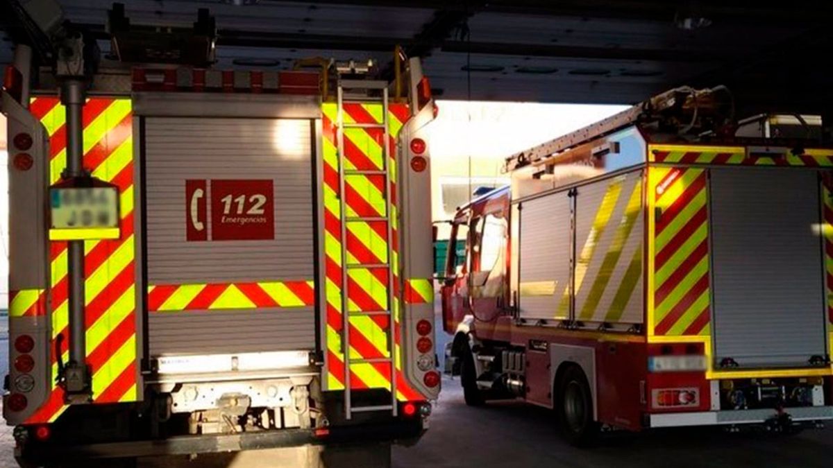 Incendio en un taller en Andújar, Jaén: medio centenar de vehículos afectados