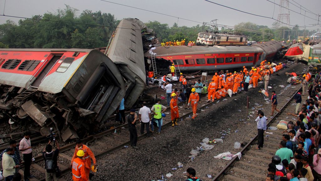 INDIA-TRENES DESCARRILADOS