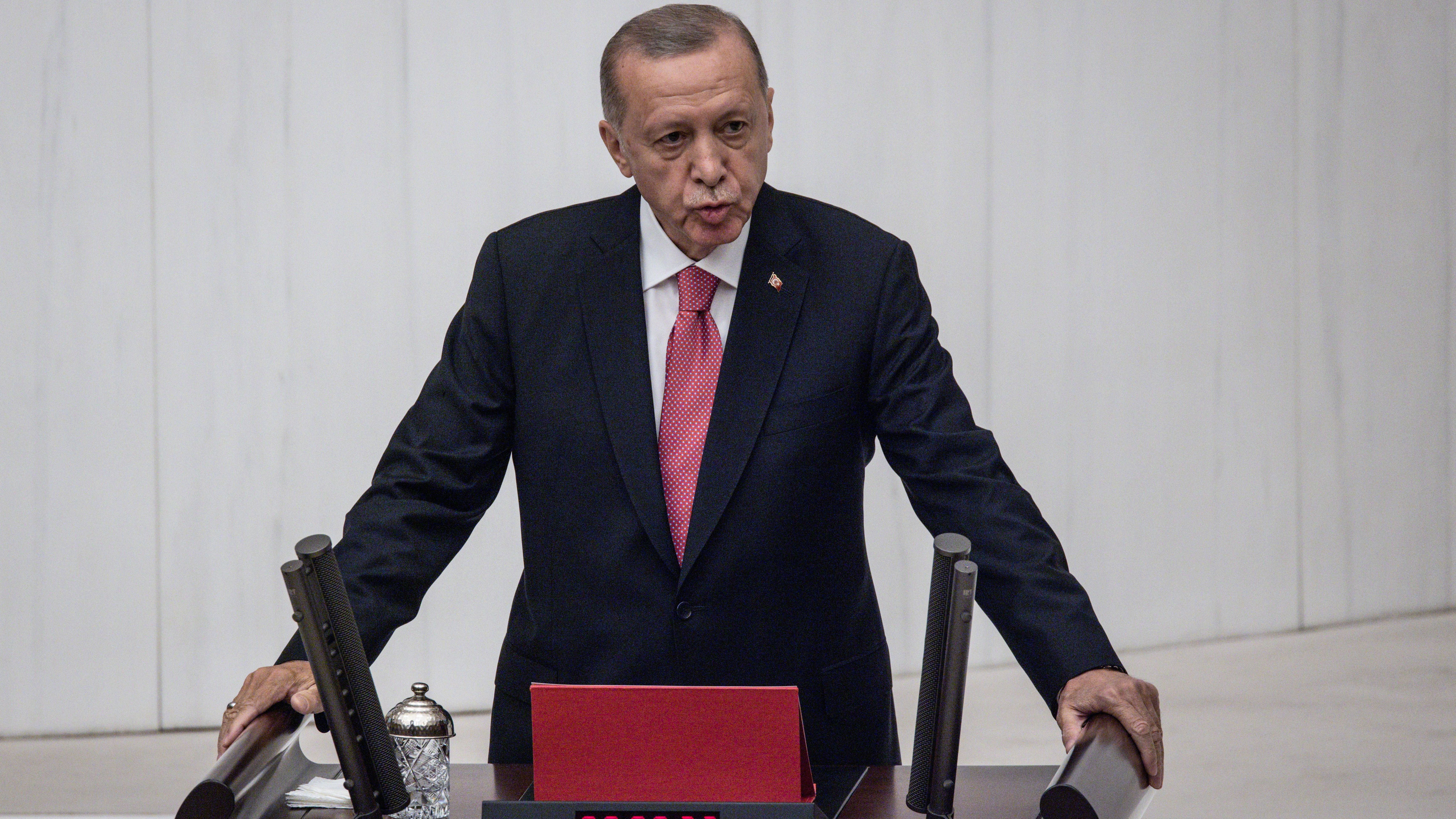 Erdogan jura su cargo como presidente de Turquía