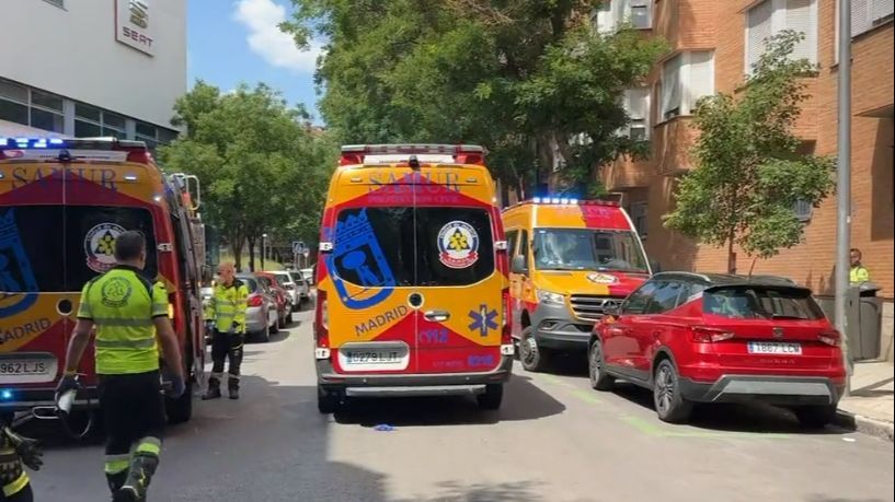 Una niña de 7 años, trasladada grave al hospital tras caerle encima la puerta de un garaje en Madrid