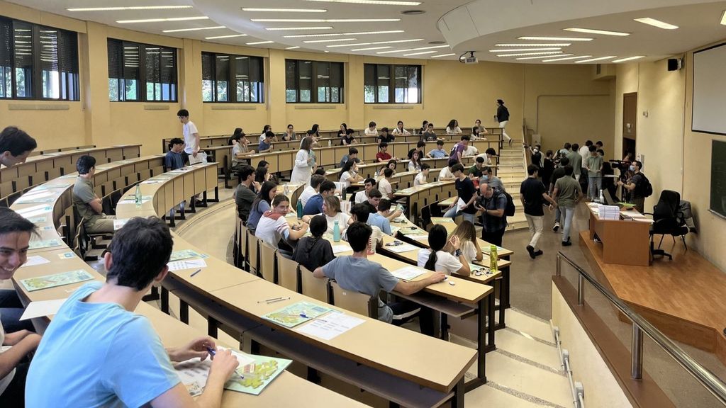 Alumnos extremeños durante las pruebas de la EBAU