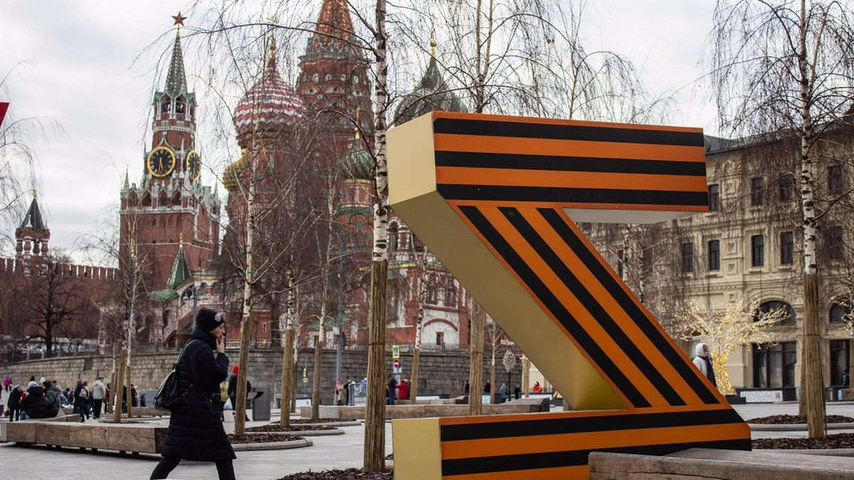 Los servicios secretos de Londres detectan una persecución "paranoica" de los colores azul y amarillo en Rusia