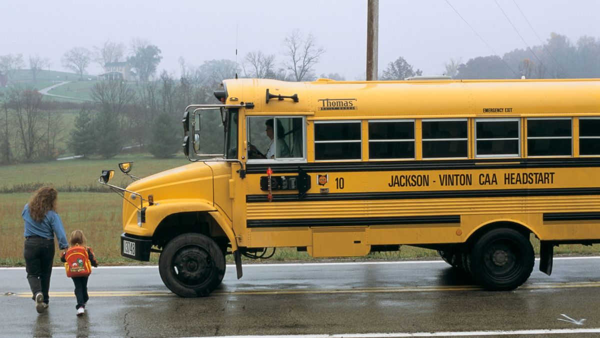 Una conductora de autobús convertida en heroína: salvó a decenas de niños antes de la explosión del vehículo