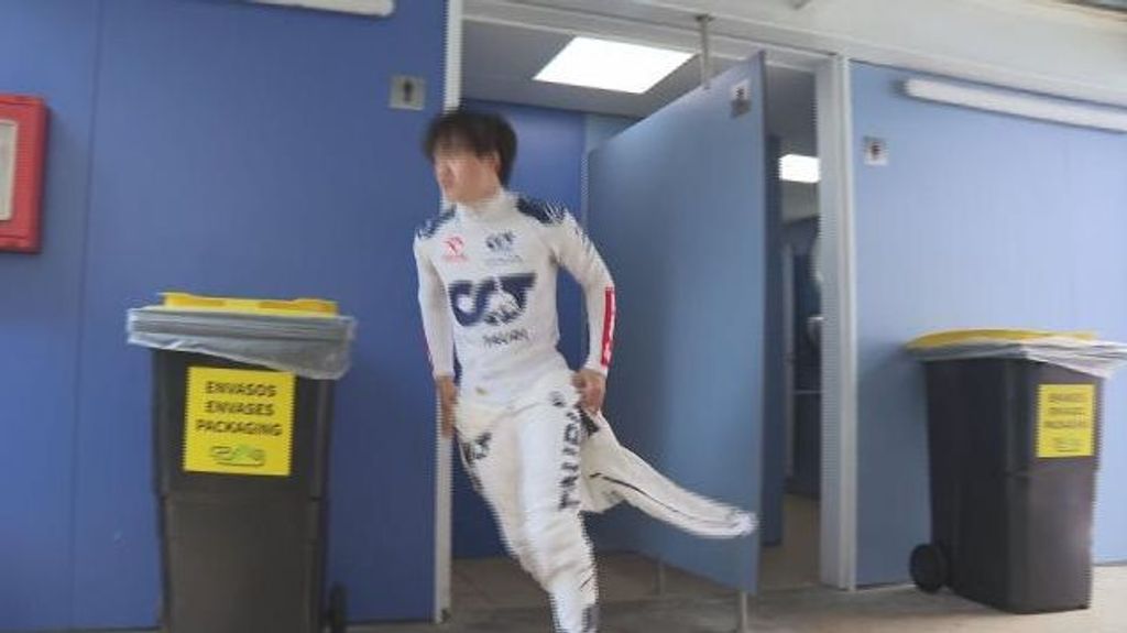 Una emergencia in extremis: Tsunoda sale del pit lane para ir al baño justo antes de comenzar la carrera