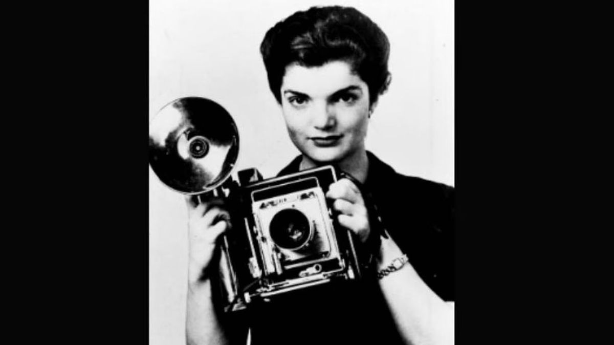 'Camera Gilr'. Una nueva biografía cuenta los primeros años de Jackeline Bouvier, la fotógrafa.