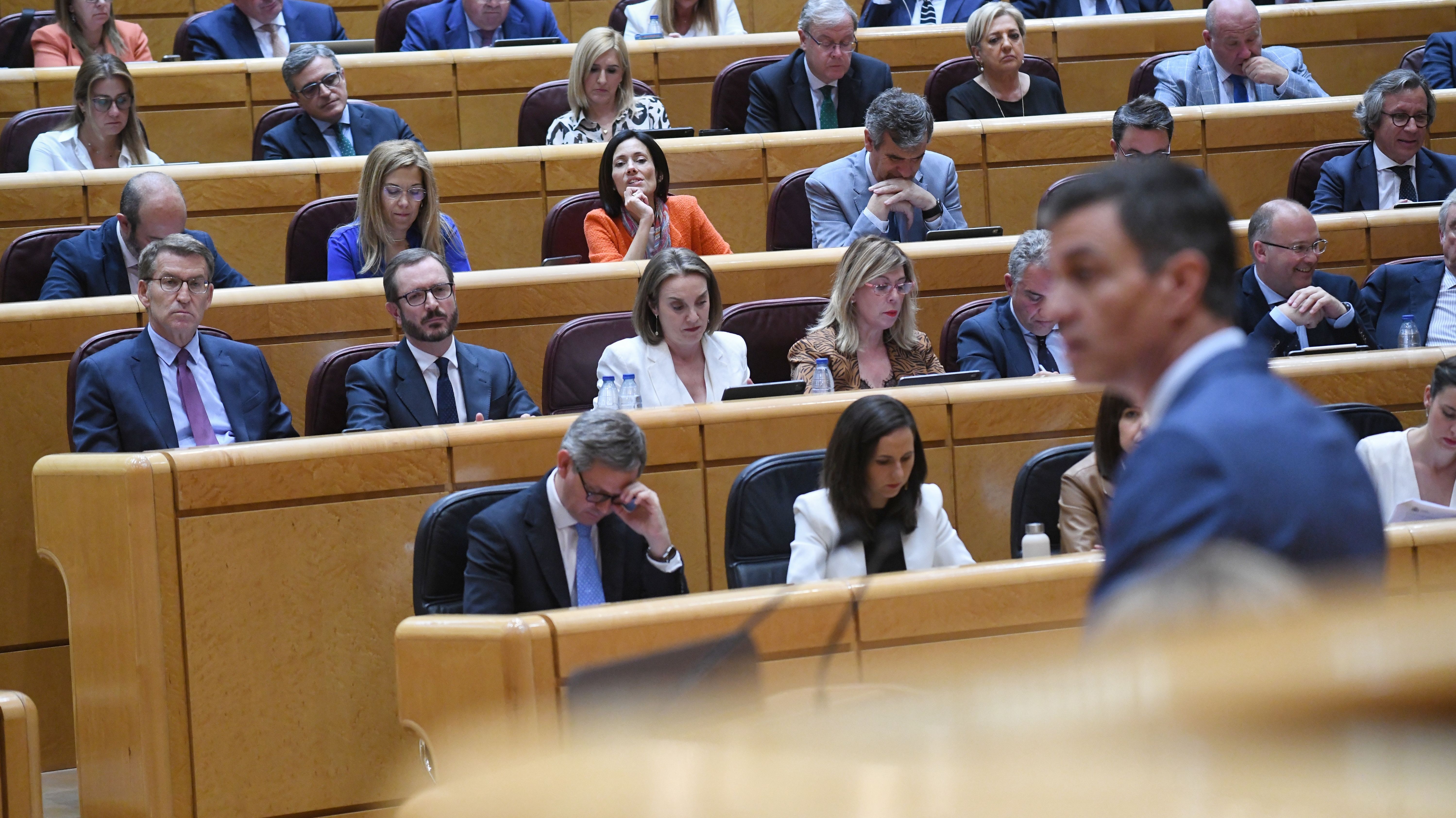 Sánchez y Feijóo en uno de sus cara a cara en el Senado