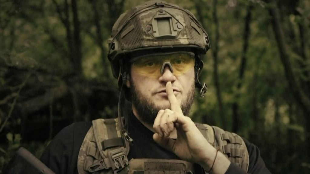 Soldado ucraniano pide silencio