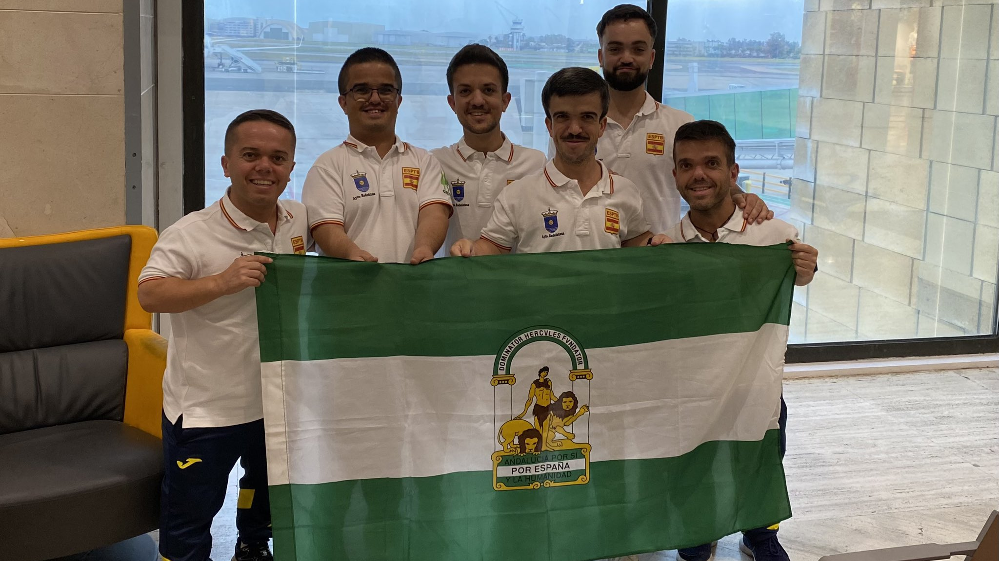 De izquierda a derecha: Jesús, Miguel, David Velasco, Fernando, Alberto y David Ibáñez, andaluces del equipo español de talla baja