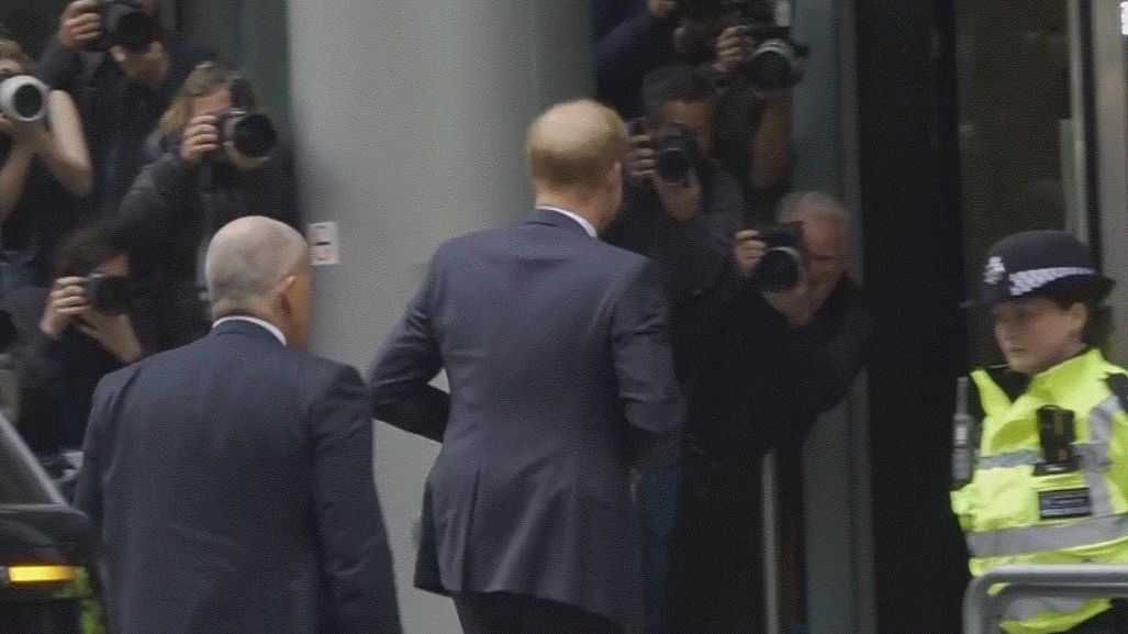 Harry llega un día tarde a su propio juicio contra los tabloides británicos para celebrar el cumpleaños de su hija