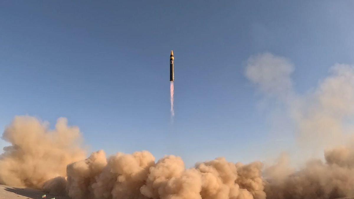 Irán presenta su primer misil hipersónico: todas sus características