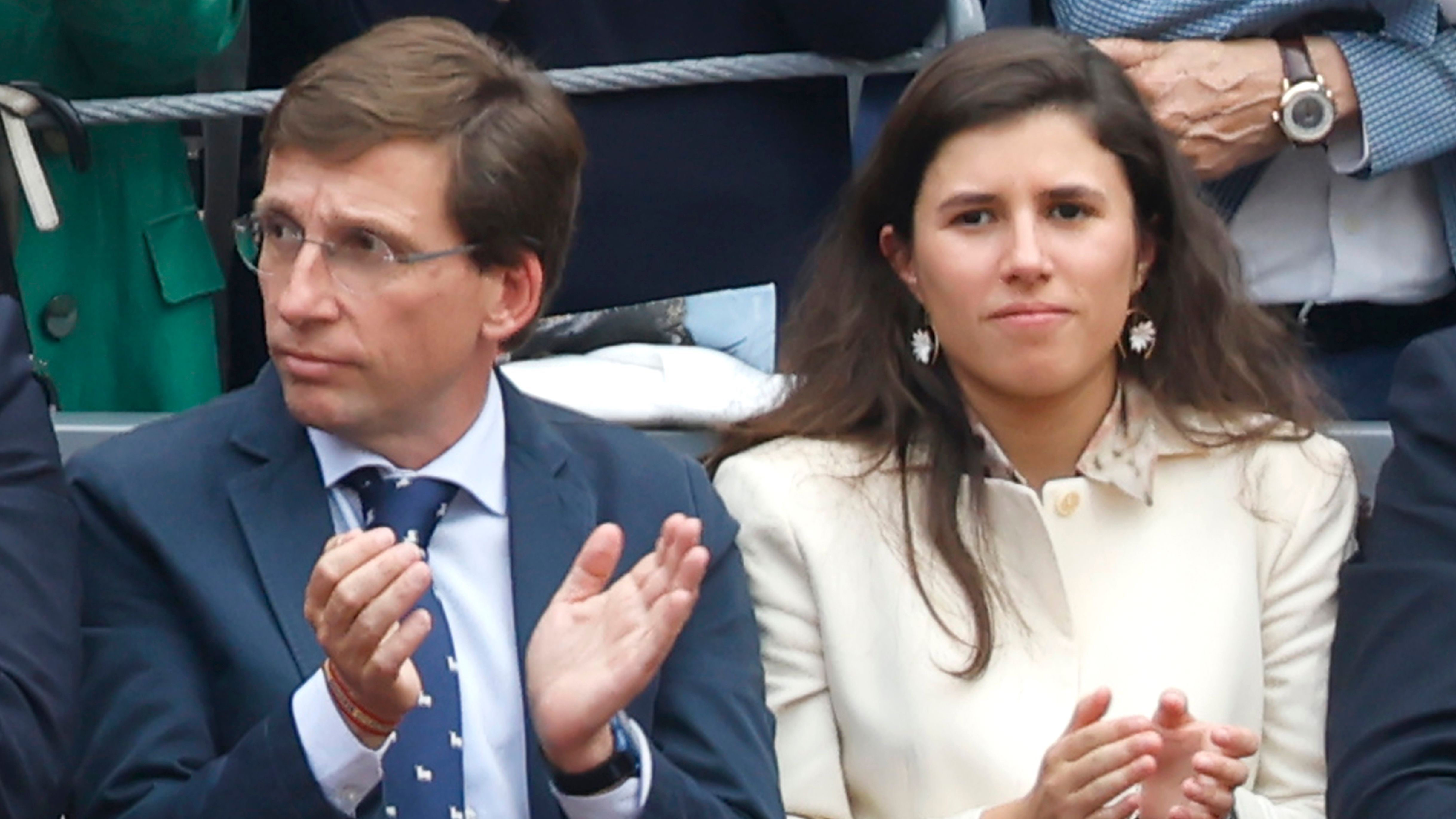 Jose Luís Martínez Almeida y su novia Teresa
