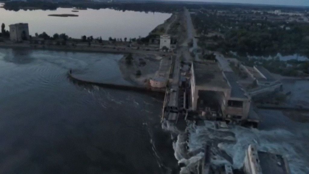 La destrucción de la presa de Nova Kajovka en Jersón provoca una ola tsunami