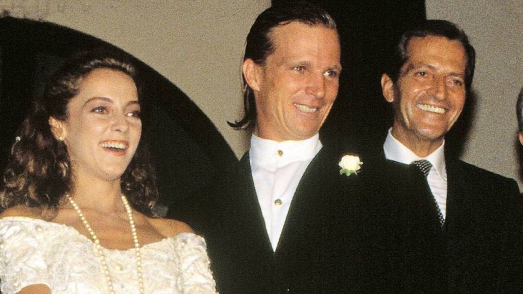 Pocholo Martínez-Bordiú, junto a Sonsoles Suárez y Adolfo Suárez, el día de su boda