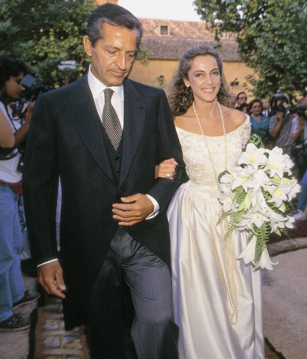 Sonsoles Suárez, con su padre, Adolfo Suárez, el día de su boda con Pocholo Martínez - Bordiú