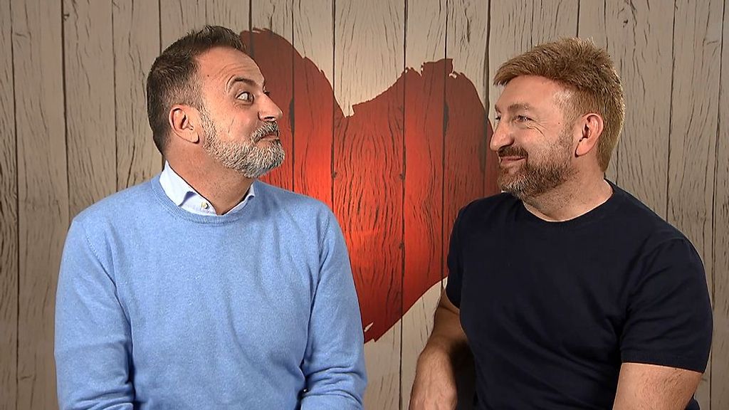 Álex y Álvaro durante su cita en 'First Dates'