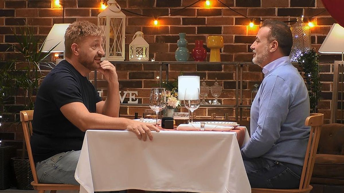 Álvaro descubre el piercing oculto de su cita en ‘First Dates’: “Es muy bonito y brilla en la oscuridad”