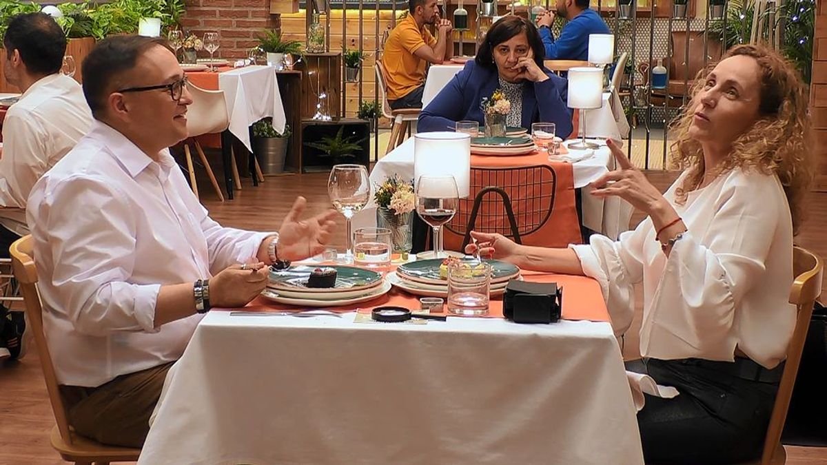 Antonio duda de que las mujeres pierdan el deseo con la menopausia en ‘First Dates’: “Después nos morimos”