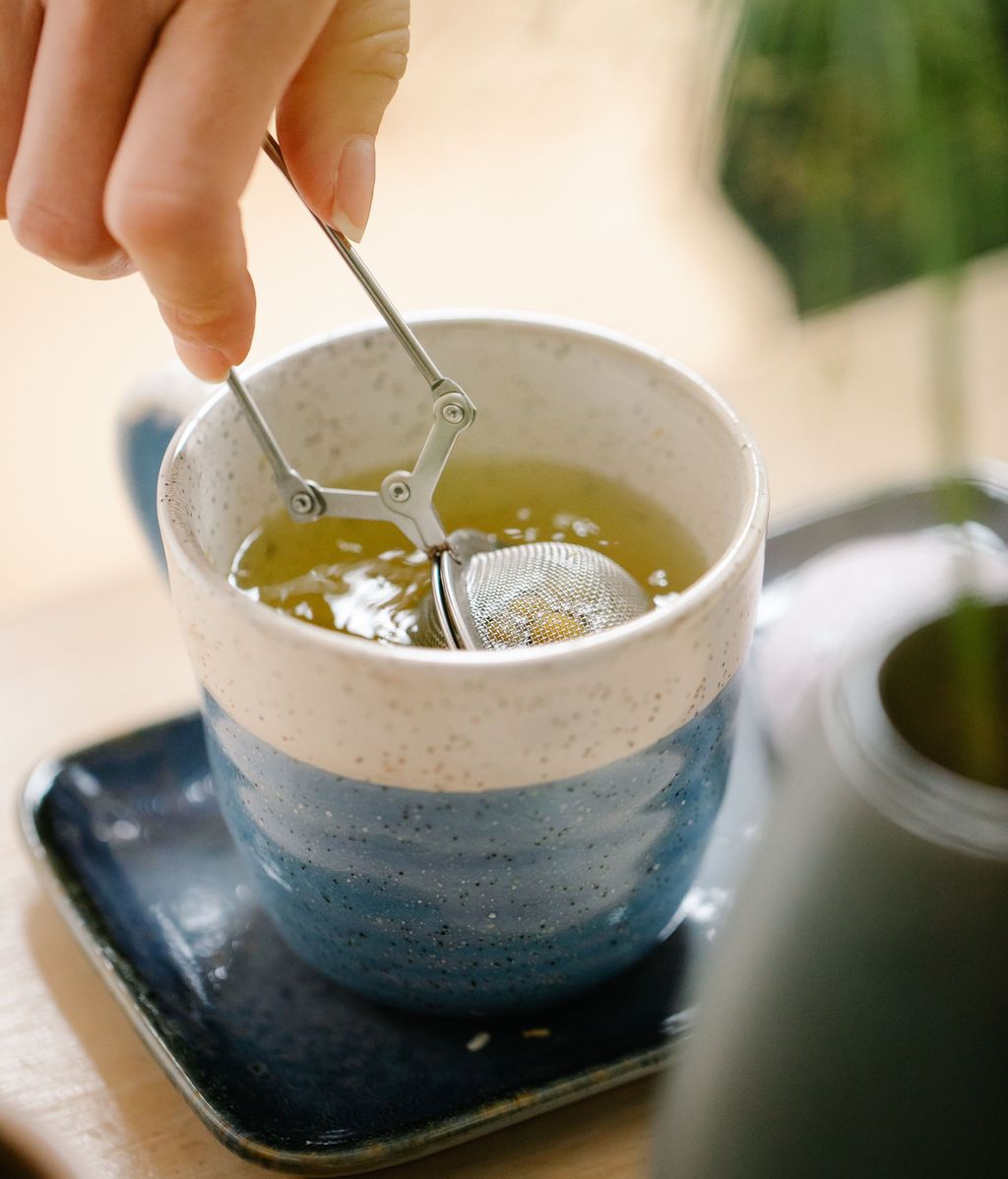 Bebe también infusiones como el té verde. FUENTE: Pexels