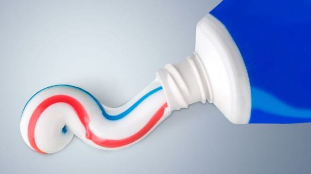 Elegir la pasta de dientes adecuada según las necesidades y la edad