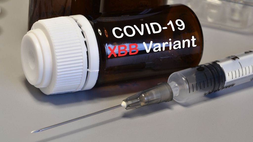 Jeringa con vacuna Covid-19 contra la variante XBB.