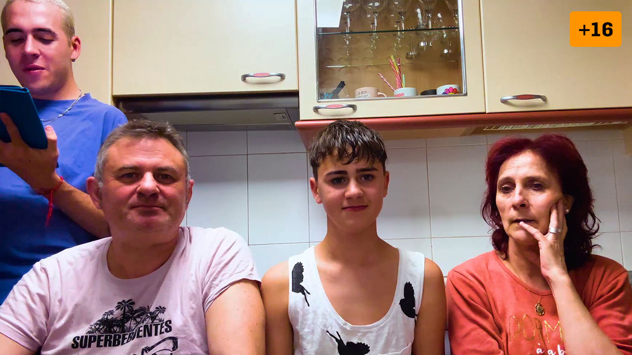 Jorge Cyrus pone a prueba a su familia con un juego de cultura general (2/2)