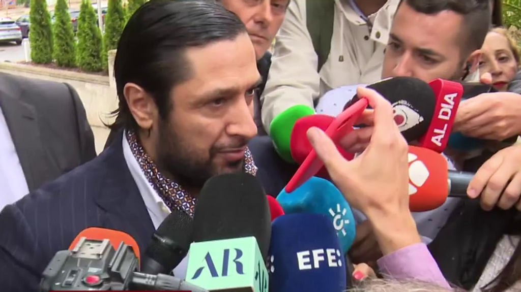 Rafael Amargo habla con los medios tras la suspensión de su juicio