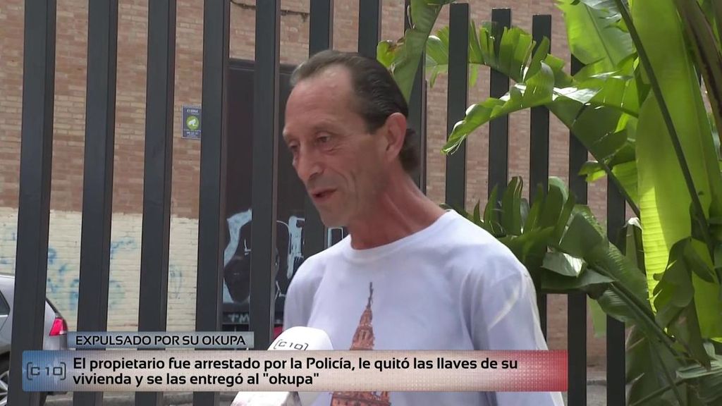 Le okupan su casa y la Policía le acaba quitando las llaves y deteniéndole