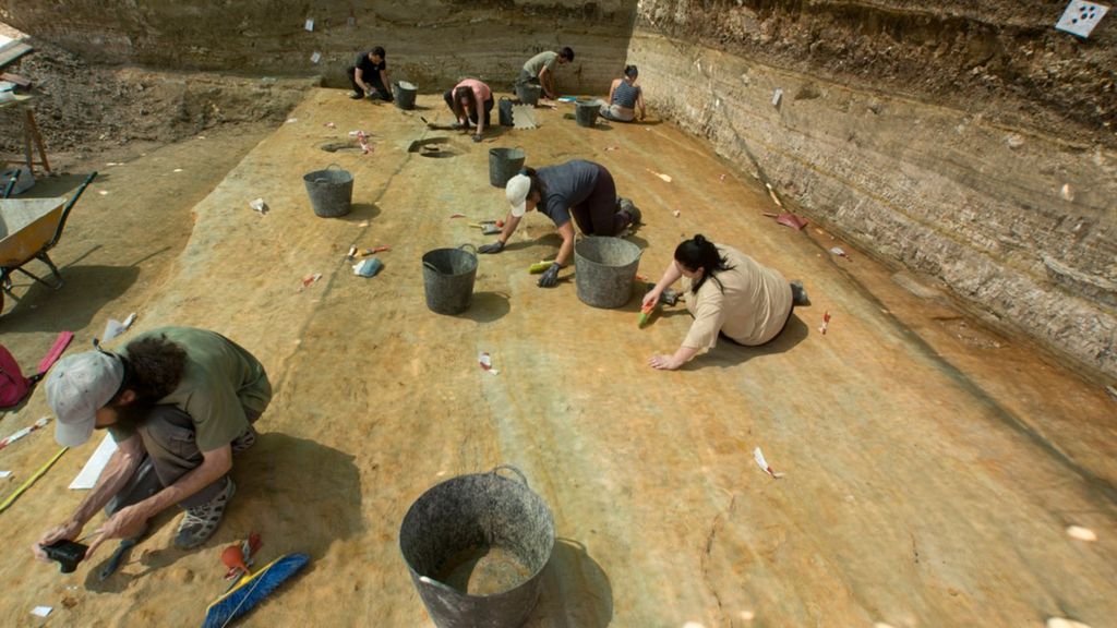 Trabajos de excavación en el Camp dels Ninots